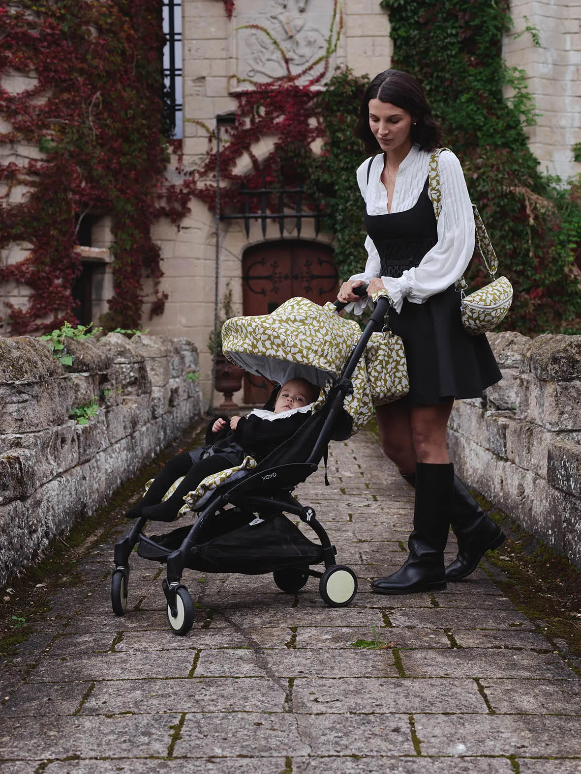 Gray Toile de Jouy Banana