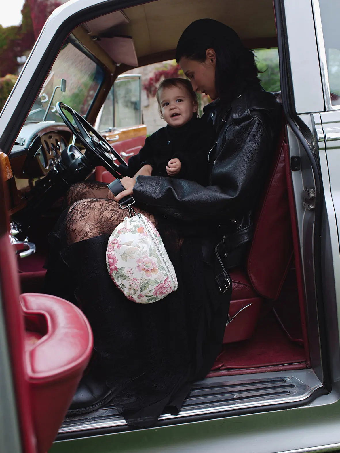 Gray Toile de Jouy Banana