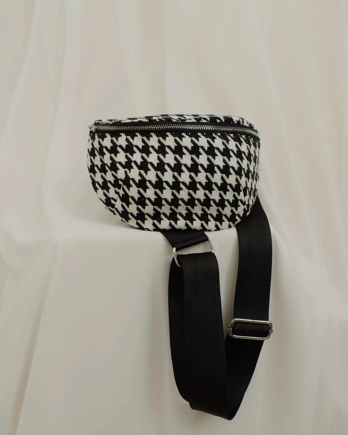 Gray Toile de Jouy Banana